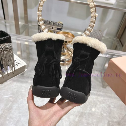 MiuMiu 2024 Autumn/Winter Fashion Style Strapped Wool Short Boots Snow Boots Fury ShoesFrequb5gt42zo - Image 9