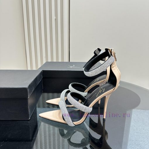 Giuseppe Zanotti— SS2024Why are there so few fairy shoes in the light summer days, such as rnltyyuz3