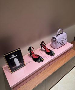 A beauty that does not belong to this worldSharparili Golden Elf Golden Toe High HeelsThe mo091jy4wn