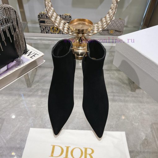 Dior. The new Dior/boot collection is on the rise, comfortable to wear and full of feminine p75cqcfk