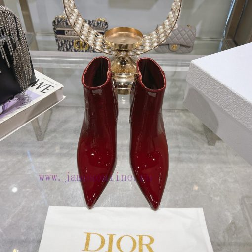 Dior. The new Dior/boot collection is on the rise, comfortable to wear and full of feminine ooidl9vo