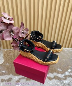Valentino Paris fashion show launches Valentino thick bottom water table linen wedge heel salqt4z5fq