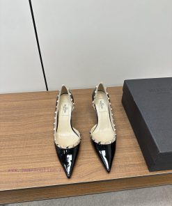 2025 early spring Valentino VT new fashionable side hollow rivet single shoeUnparalleled quab5jb5v81