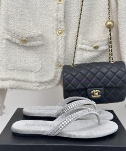 CHANEL THONGS is 25C Spring/SummerRunway flip flopsSummer flip flops inexplicably make peopl4ztmlzjk