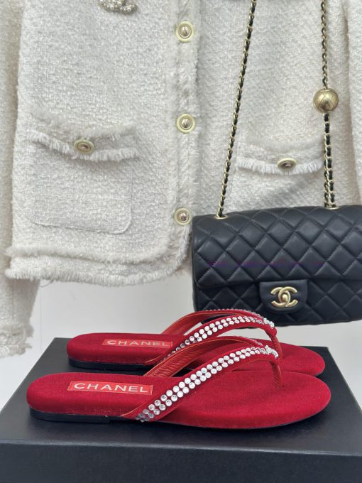 CHANEL THONGS is 25C Spring/SummerRunway flip flopsSummer flip flops inexplicably make peoplutai97wk - Image 2