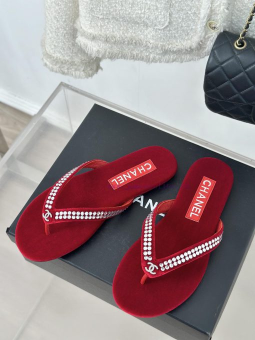 CHANEL THONGS is 25C Spring/SummerRunway flip flopsSummer flip flops inexplicably make peoplutai97wk - Image 3