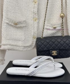 CHANEL THONGS is 25C Spring/SummerRunway flip flopsSummer flip flops inexplicably make peopl47ravhxa