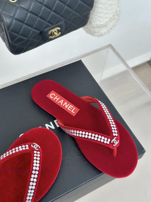 CHANEL THONGS is 25C Spring/SummerRunway flip flopsSummer flip flops inexplicably make peoplutai97wk - Image 6