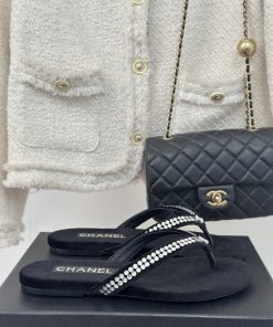 CHANEL THONGS is 25C Spring/SummerRunway flip flopsSummer flip flops inexplicably make peoplcsyq11dk
