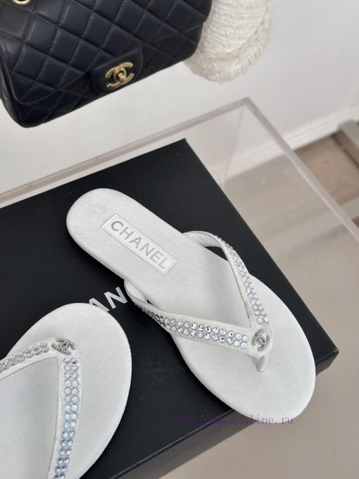 CHANEL THONGS is 25C Spring/SummerRunway flip flopsSummer flip flops inexplicably make peopl47ravhxa - Image 6