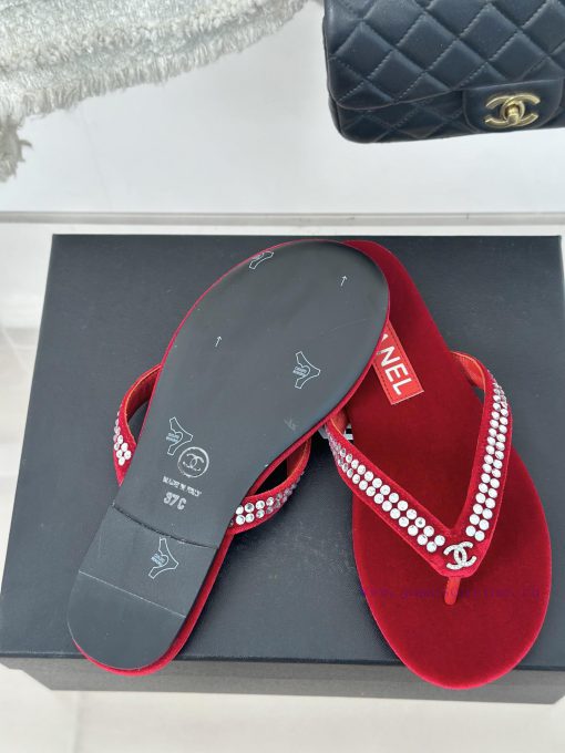 CHANEL THONGS is 25C Spring/SummerRunway flip flopsSummer flip flops inexplicably make peoplutai97wk - Image 10