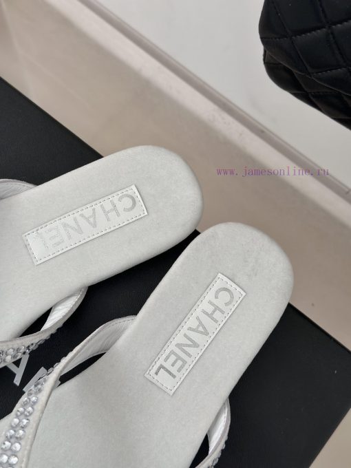 CHANEL THONGS is 25C Spring/SummerRunway flip flopsSummer flip flops inexplicably make peopl47ravhxa - Image 9