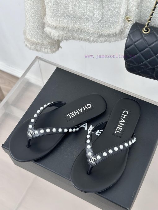 CHANEL THONGS is 25C Spring/SummerRunway flip flopsSummer flip flops inexplicably make peopl1trloh7f - Image 3