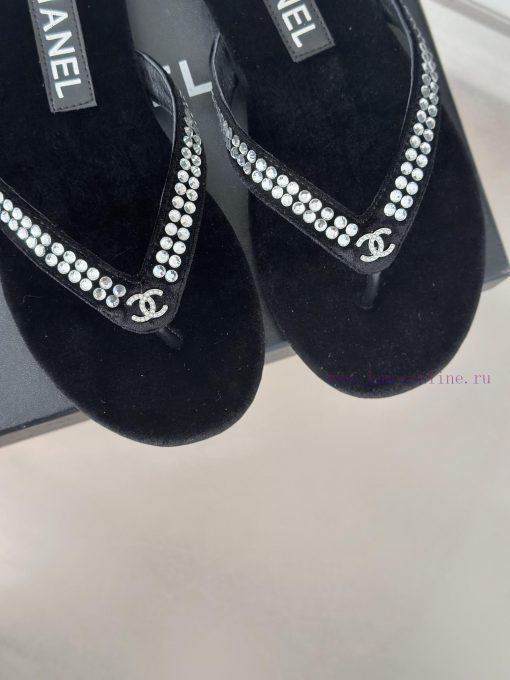CHANEL THONGS is 25C Spring/SummerRunway flip flopsSummer flip flops inexplicably make peoplcsyq11dk - Image 8