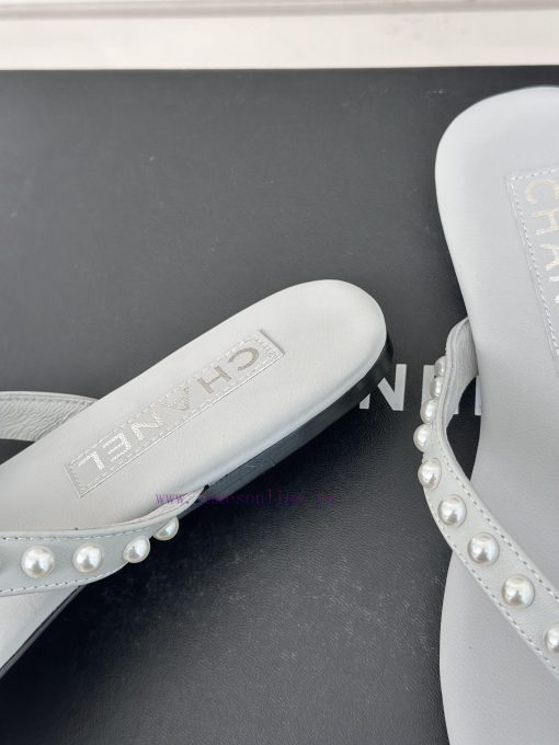 CHANEL THONGS is 25C Spring/SummerRunway flip flopsSummer flip flops inexplicably make peopl1z1q04be - Image 7