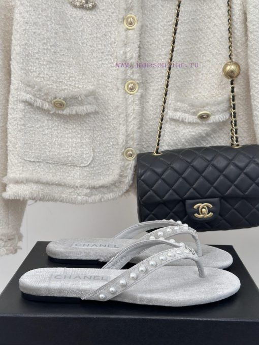 CHANEL THONGS is 25C Spring/SummerRunway flip flopsSummer flip flops inexplicably make peopll72pu2t1