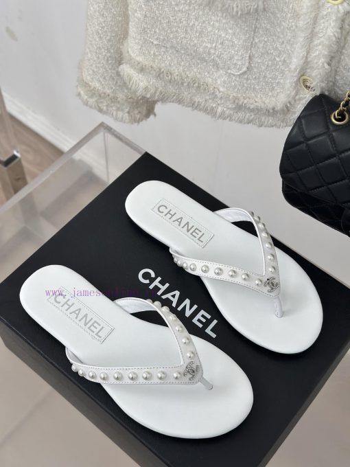CHANEL THONGS is 25C Spring/SummerRunway flip flopsSummer flip flops inexplicably make peoplnfwmi5bf - Image 4