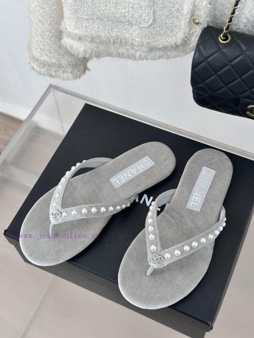CHANEL THONGS is 25C Spring/SummerRunway flip flopsSummer flip flops inexplicably make peopll72pu2t1 - Image 3