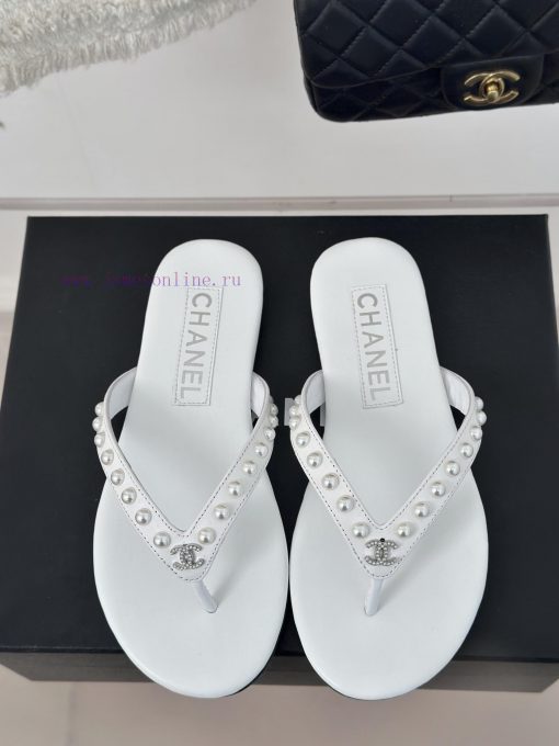 CHANEL THONGS is 25C Spring/SummerRunway flip flopsSummer flip flops inexplicably make peoplnfwmi5bf - Image 5
