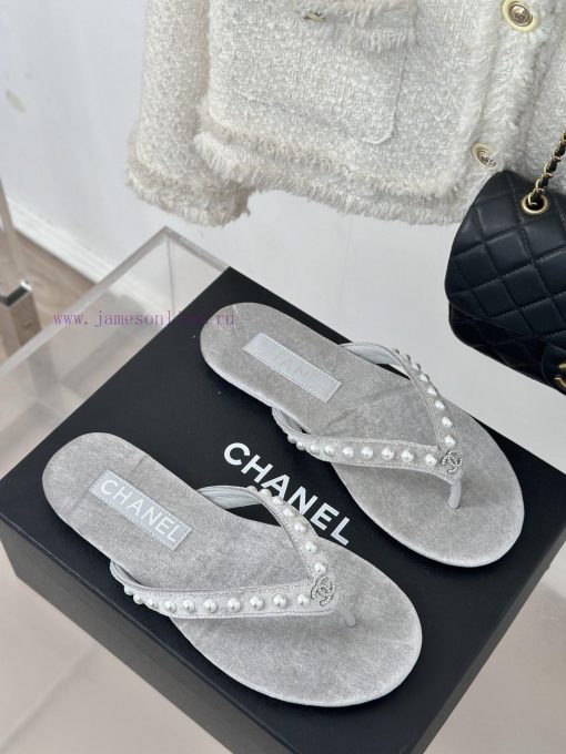 CHANEL THONGS is 25C Spring/SummerRunway flip flopsSummer flip flops inexplicably make peopll72pu2t1 - Image 4