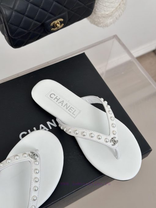 CHANEL THONGS is 25C Spring/SummerRunway flip flopsSummer flip flops inexplicably make peoplnfwmi5bf - Image 6