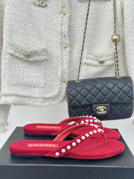 CHANEL THONGS is 25C Spring/SummerRunway flip flopsSummer flip flops inexplicably make peoplhafpkgfb - Image 2