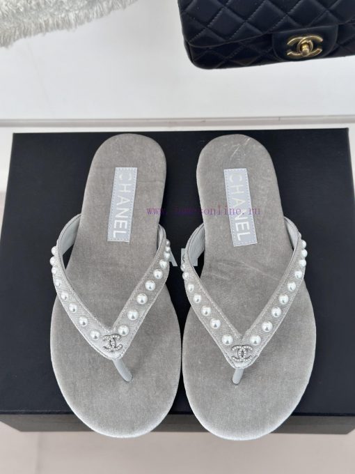 CHANEL THONGS is 25C Spring/SummerRunway flip flopsSummer flip flops inexplicably make peopll72pu2t1 - Image 5