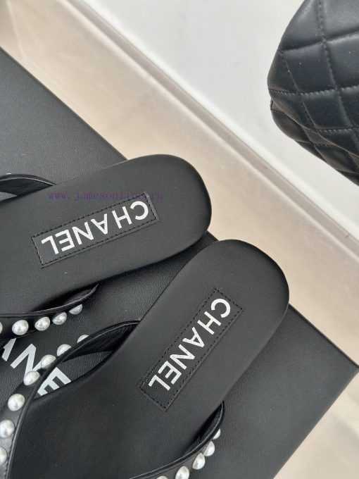 CHANEL THONGS is 25C Spring/SummerRunway flip flopsSummer flip flops inexplicably make peopl1trloh7f - Image 9