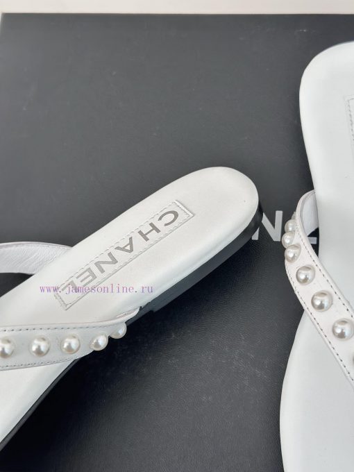 CHANEL THONGS is 25C Spring/SummerRunway flip flopsSummer flip flops inexplicably make peoplnfwmi5bf - Image 7