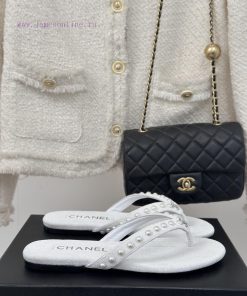 CHANEL THONGS is 25C Spring/SummerRunway flip flopsSummer flip flops inexplicably make peoplawq2lypt
