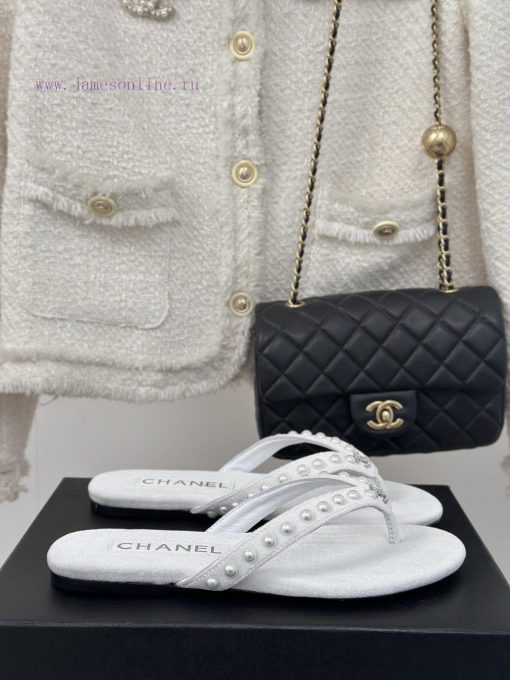 CHANEL THONGS is 25C Spring/SummerRunway flip flopsSummer flip flops inexplicably make peoplawq2lypt