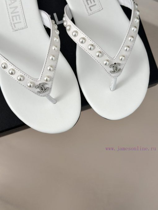 CHANEL THONGS is 25C Spring/SummerRunway flip flopsSummer flip flops inexplicably make peoplnfwmi5bf - Image 8