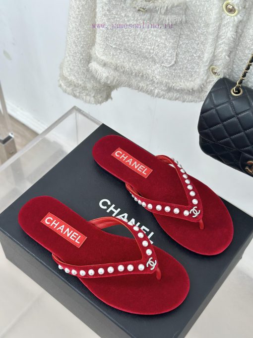 CHANEL THONGS is 25C Spring/SummerRunway flip flopsSummer flip flops inexplicably make peoplhafpkgfb - Image 4