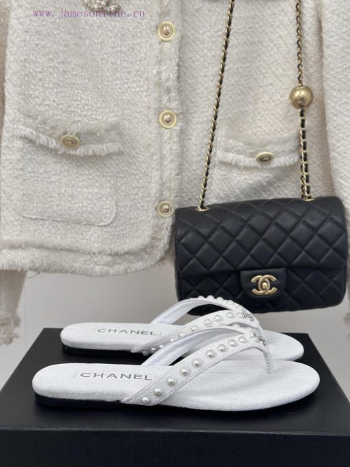 CHANEL THONGS is 25C Spring/SummerRunway flip flopsSummer flip flops inexplicably make peoplawq2lypt - Image 2