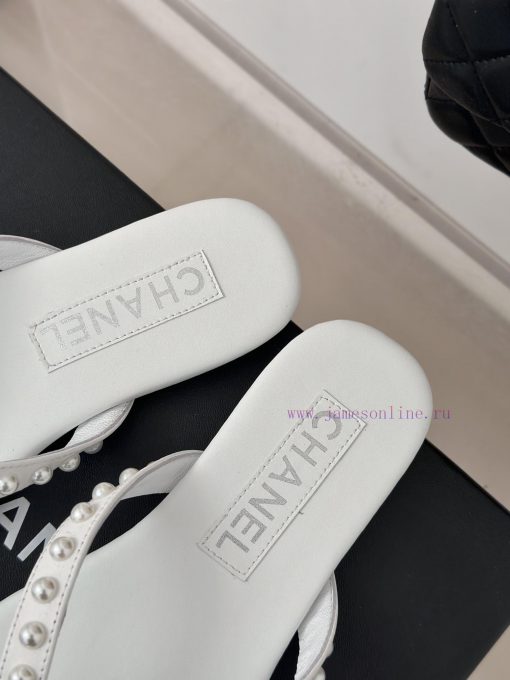 CHANEL THONGS is 25C Spring/SummerRunway flip flopsSummer flip flops inexplicably make peoplnfwmi5bf - Image 9