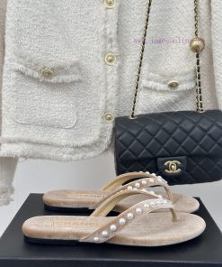 CHANEL THONGS is 25C Spring/SummerRunway flip flopsSummer flip flops inexplicably make peopl0wv81lx6