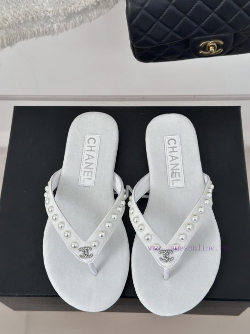 CHANEL THONGS is 25C Spring/SummerRunway flip flopsSummer flip flops inexplicably make peoplawq2lypt - Image 5