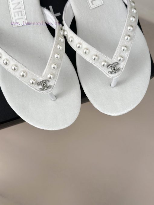 CHANEL THONGS is 25C Spring/SummerRunway flip flopsSummer flip flops inexplicably make peoplawq2lypt - Image 8