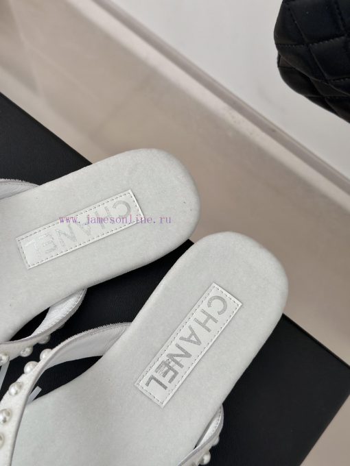 CHANEL THONGS is 25C Spring/SummerRunway flip flopsSummer flip flops inexplicably make peoplawq2lypt - Image 9