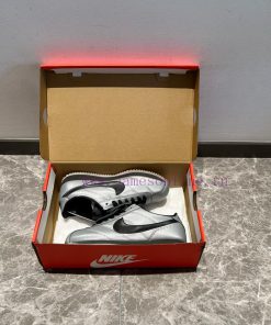The Nike Cortez Leather SE "Metallic Cool Grey Black" Black Silver, as one of Nike's iconic onxwtj0b