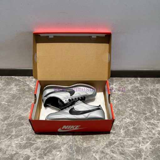 The Nike Cortez Leather SE "Metallic Cool Grey Black" Black Silver, as one of Nike's iconic onxwtj0b