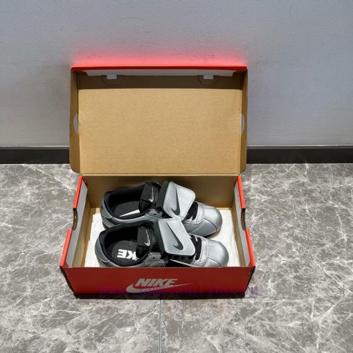 The Nike Cortez Leather SE "Metallic Cool Grey Black" Black Silver, as one of Nike's iconic onxwtj0b - Image 3