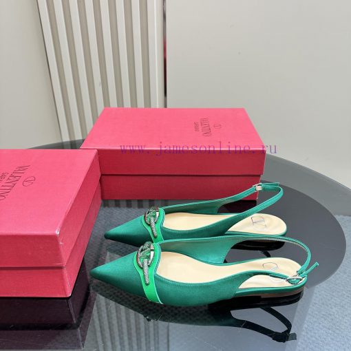 𝑉𝐴𝐿𝐸𝑁𝑇𝐼𝑁𝑂 Warren rhinestone V-button sandals, the latest series from V Home, can be said to gpvhgkj9