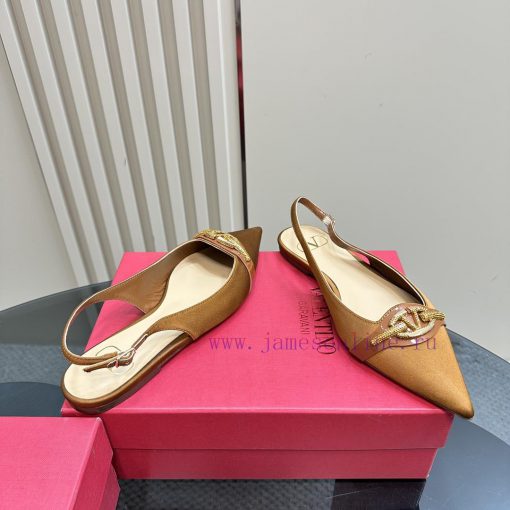 𝑉𝐴𝐿𝐸𝑁𝑇𝐼𝑁𝑂 Warren rhinestone V-button sandals, the latest series from V Home, can be said to 6es9bo3h - Image 6