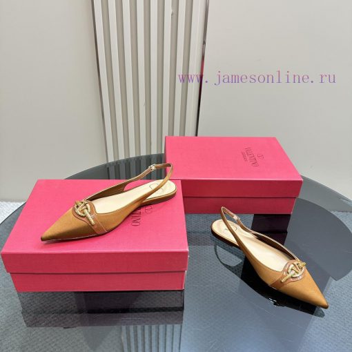 𝑉𝐴𝐿𝐸𝑁𝑇𝐼𝑁𝑂 Warren rhinestone V-button sandals, the latest series from V Home, can be said to 6es9bo3h - Image 7