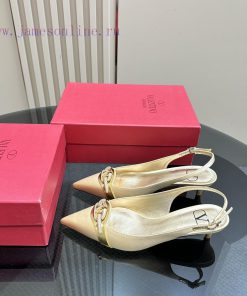 𝑉𝐴𝐿𝐸𝑁𝑇𝐼𝑁𝑂 Warren rhinestone V-button sandals, the latest series from V Home, can be said to o7zozt2a