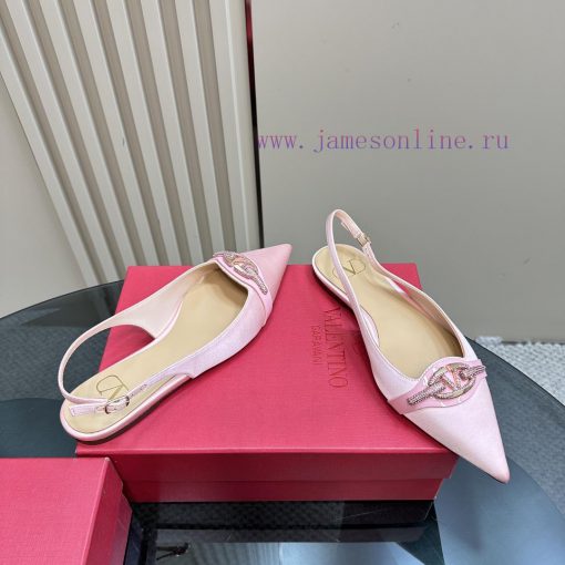 𝑉𝐴𝐿𝐸𝑁𝑇𝐼𝑁𝑂 Warren rhinestone V-button sandals, the latest series from V Home, can be said to i561n08r - Image 5