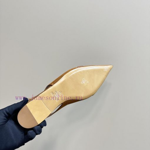 𝑉𝐴𝐿𝐸𝑁𝑇𝐼𝑁𝑂 Warren rhinestone V-button sandals, the latest series from V Home, can be said to 6es9bo3h - Image 11