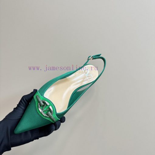 𝑉𝐴𝐿𝐸𝑁𝑇𝐼𝑁𝑂 Warren rhinestone V-button sandals, the latest series from V Home, can be said to gpvhgkj9 - Image 9