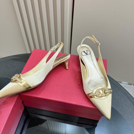 𝑉𝐴𝐿𝐸𝑁𝑇𝐼𝑁𝑂 Warren rhinestone V-button sandals, the latest series from V Home, can be said to o7zozt2a - Image 4